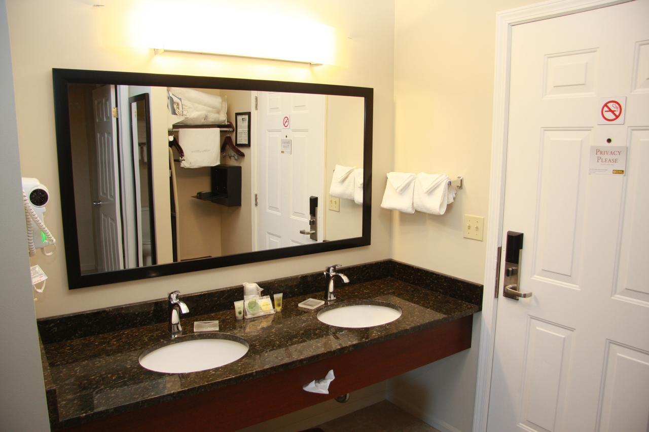 Budget Host Inn & Suites Saint Ignace Exterior foto