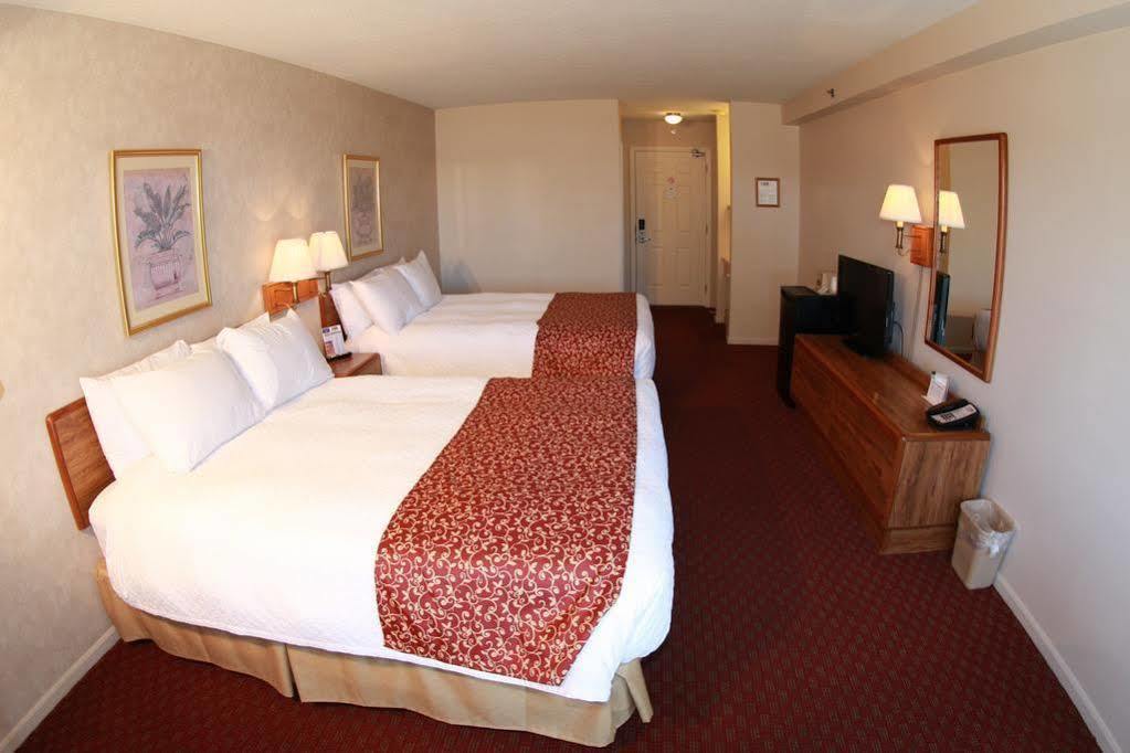 Budget Host Inn & Suites Saint Ignace Exterior foto